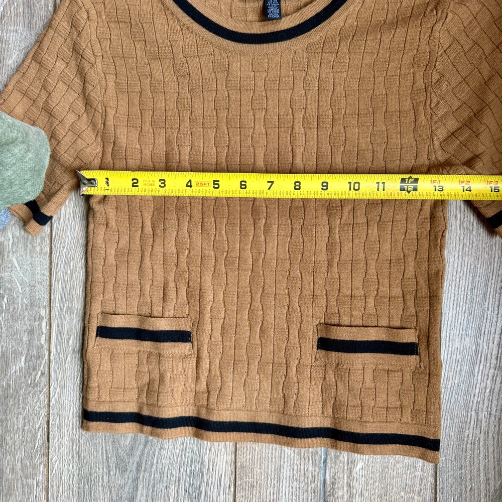Ellen Tracy Tan and Black Ribbed Short Sleeve crop-Top - Picture 7 of 8